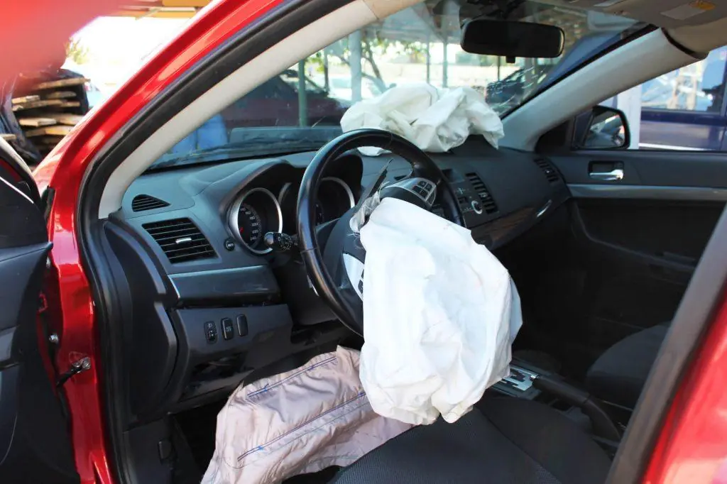 Seat Belts, Airbags, and Facial Injuries